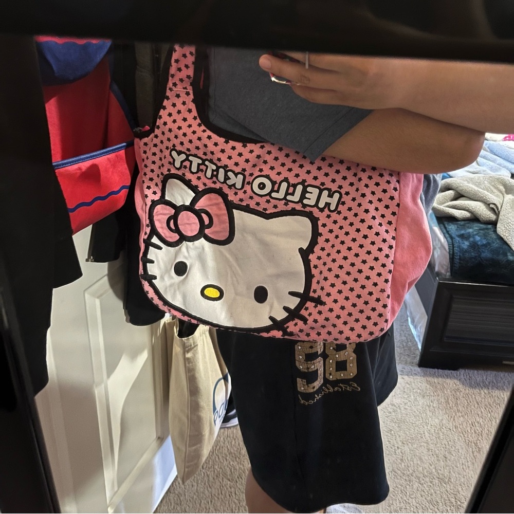 Hello Kitty Purse - Picture 14 of 14